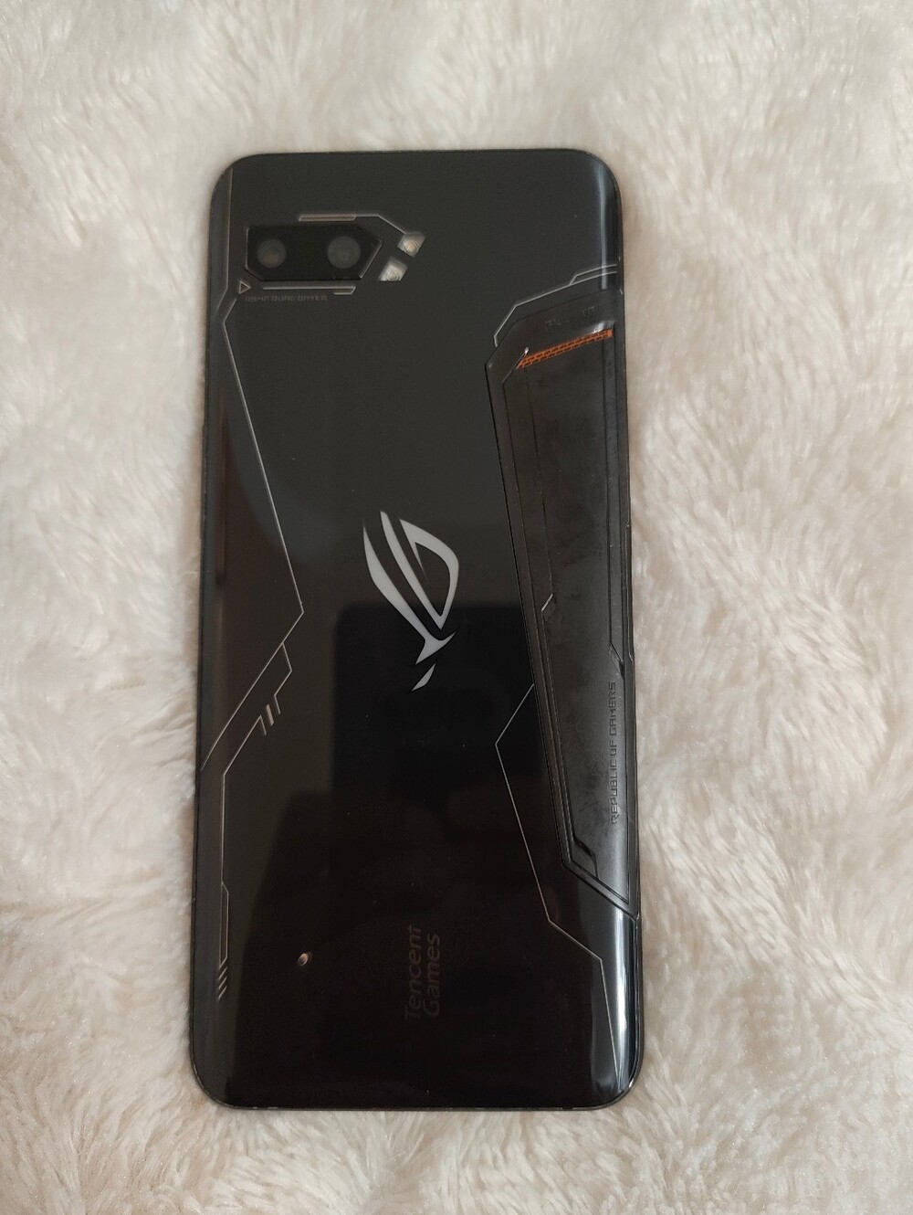 ASUS ROG Phone II Unlocked! - Picture 2 of 6